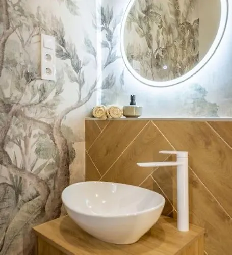 Downtown Comfort Two *